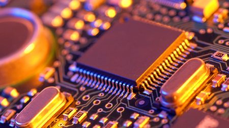 آموزش الکترونیک: جادوی نامرئی دنیای فناوری